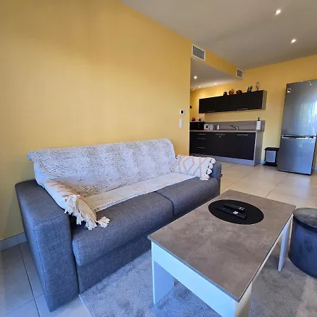 T3 Avec Box, Place De Parking Et Grande Terrasse! شقة